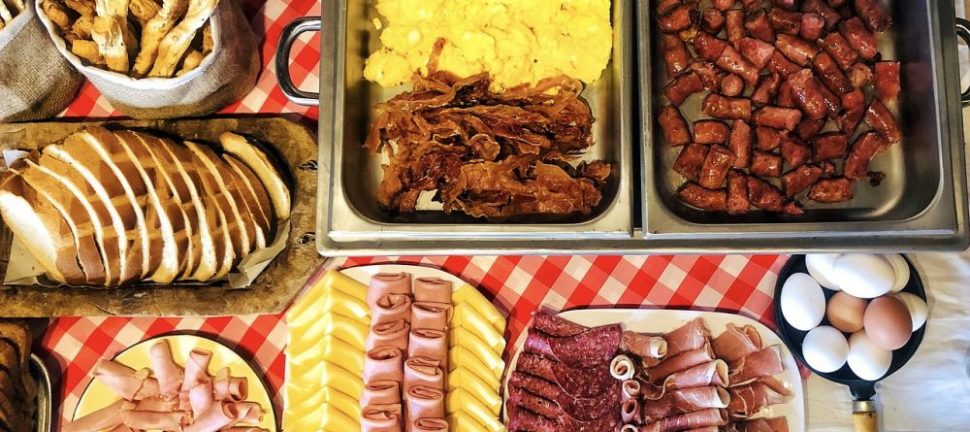 Brunch er en populær spiseoplevelse i Kolding, der tilbyder en kombination af morgenmad og frokost
